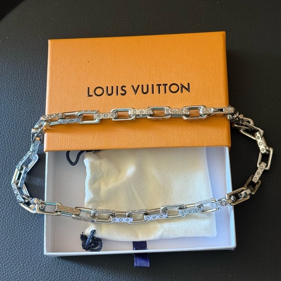 Louis Vuitton Silver Chain necklace - Picture 1 of 3